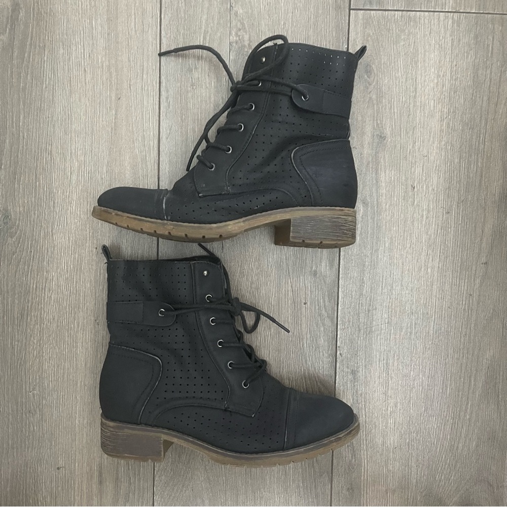 Womens size 8 black lace up booties